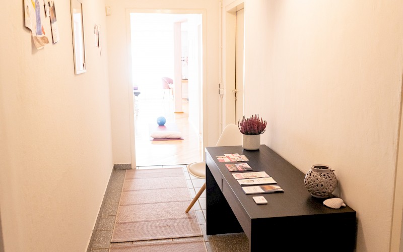 Therapieliege und Behandlungsausstattung